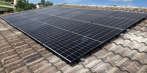 découvrez les différentes aides financières disponibles pour l'installation de panneaux solaires en france. optimisez votre investissement grâce aux subventions, crédits d'impôt et primes à l'énergie renouvelable. informez-vous sur les conditions d'éligibilité pour bénéficier de ces dispositifs et réduire vos coûts tout en contribuant à la transition énergétique.