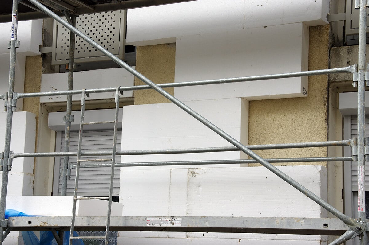 découvrez comment bénéficier de réductions et de subventions pour vos travaux d'isolation. profitez d'aides financières pour améliorer l'efficacité énergétique de votre logement tout en réduisant vos factures de chauffage.