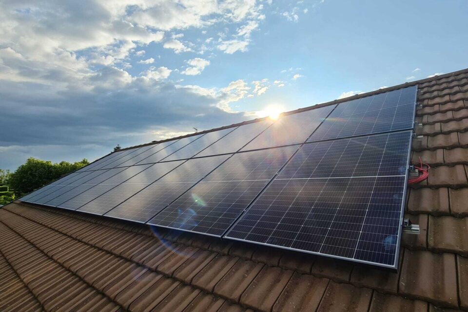 découvrez nos services d'installation photovoltaïque à lille. profitez d'une énergie solaire propre et renouvelable tout en réduisant vos factures d'électricité. contactez-nous pour un devis personnalisé!