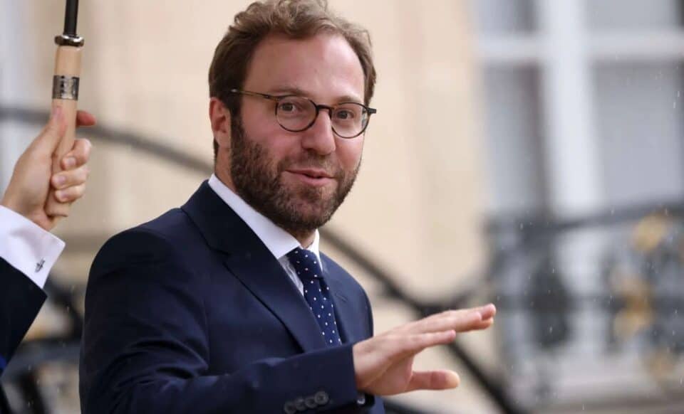 découvrez les enjeux et les conséquences de l'abandon de la surtaxe sur l'électricité. informez-vous sur les impacts pour les consommateurs, les entreprises et le marché de l'énergie en france.