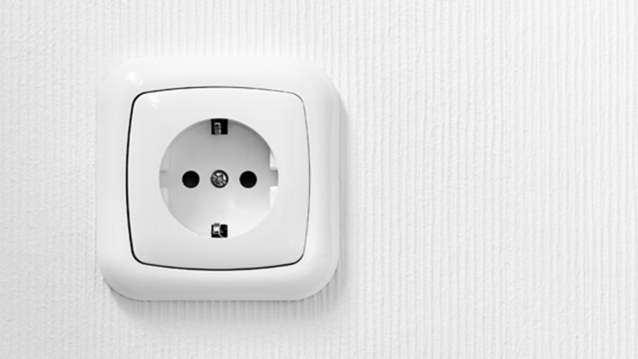 découvrez les enjeux et les conséquences de l'abolition du tarif de l'électricité en france. analyse des impacts sur les consommateurs et le marché de l'énergie.