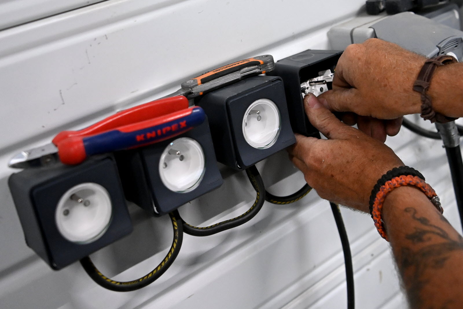 découvrez les économies réalisées grâce à l'achat groupé d'énergie ! rejoignez notre communauté pour bénéficier des meilleures offres d'électricité et de gaz, simplifiez vos démarches et réduisez vos factures. profitez d'un tarif avantageux en vous regroupant avec d'autres consommateurs.