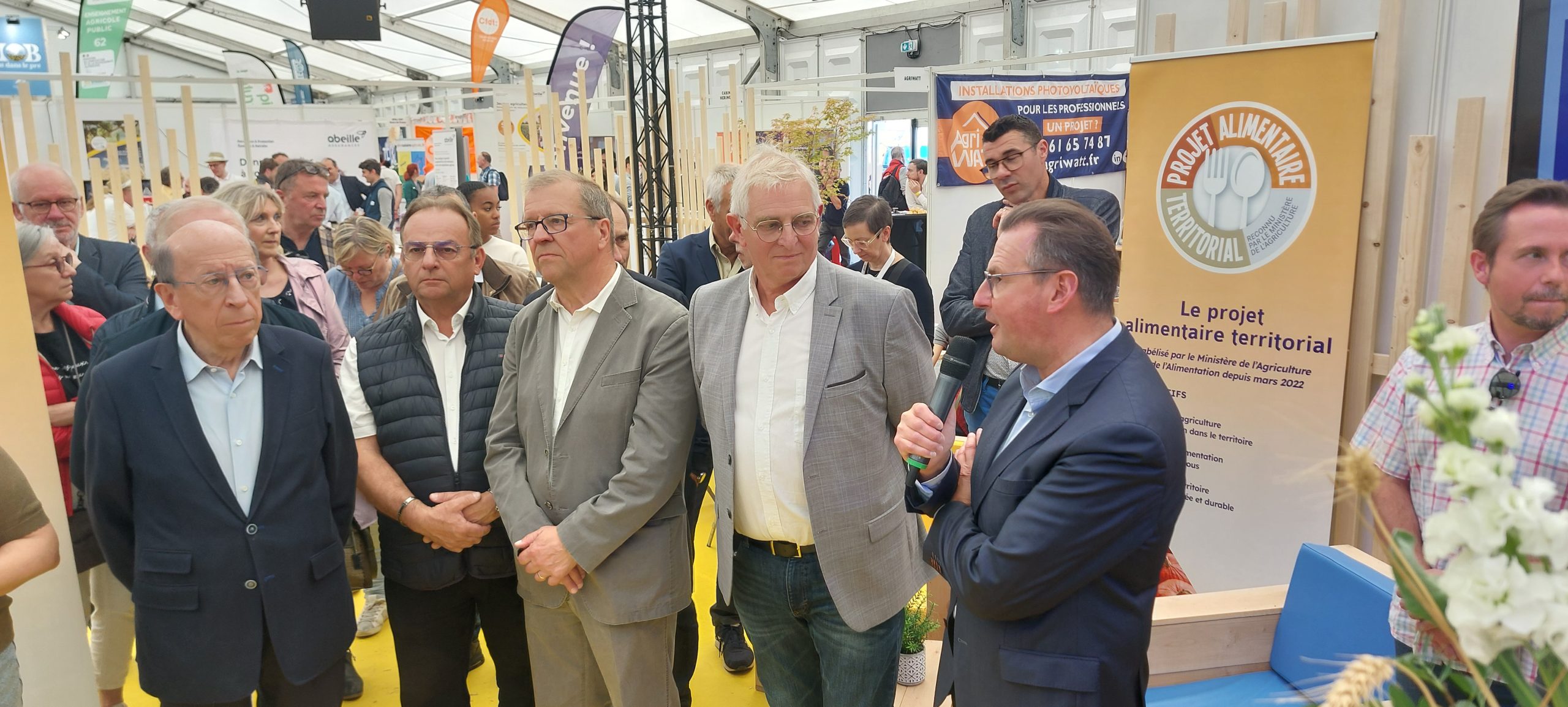 découvrez agriwatt, la solution innovante qui facilite l'accès à l'énergie renouvelable pour les agriculteurs. optimisez vos rendements et réduisez votre empreinte carbone grâce à des technologies durables et accessibles. rejoignez le futur de l'agriculture responsable avec agriwatt !