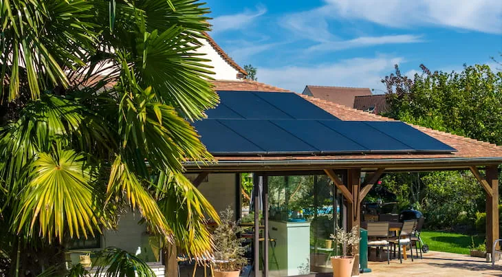 découvrez les aides financières pour l'installation de panneaux solaires en 2025. maximisez votre investissement tout en contribuant à une énergie durable grâce aux subventions et crédits d'impôt disponibles.