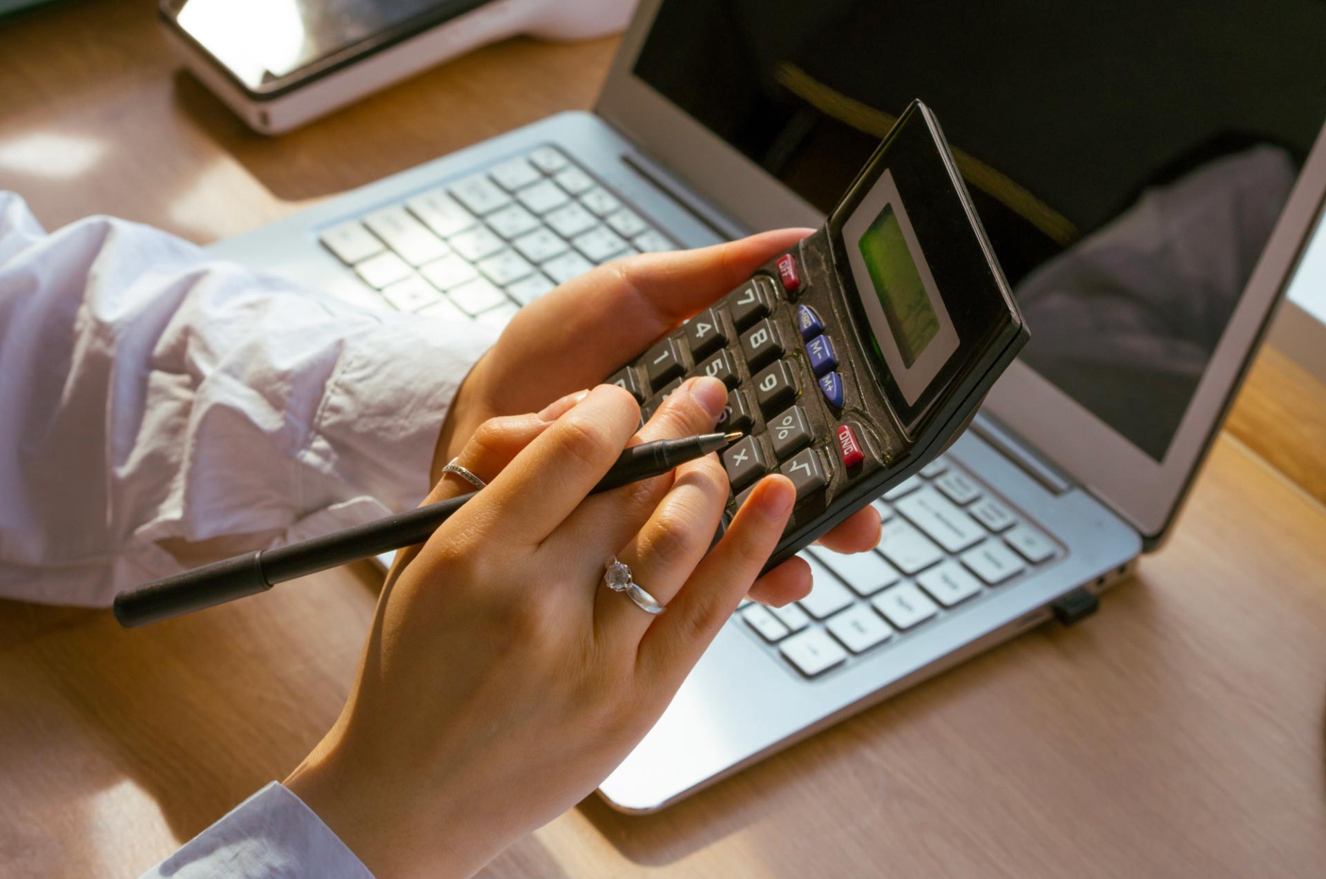 découvrez les aides photovoltaïques disponibles pour réduire le coût de votre installation solaire. profitez des subventions, crédits d'impôt et autres dispositifs avantageux pour rendre l'énergie solaire accessible et rentabilisable. investissez dans l'avenir avec des solutions éco-responsables.