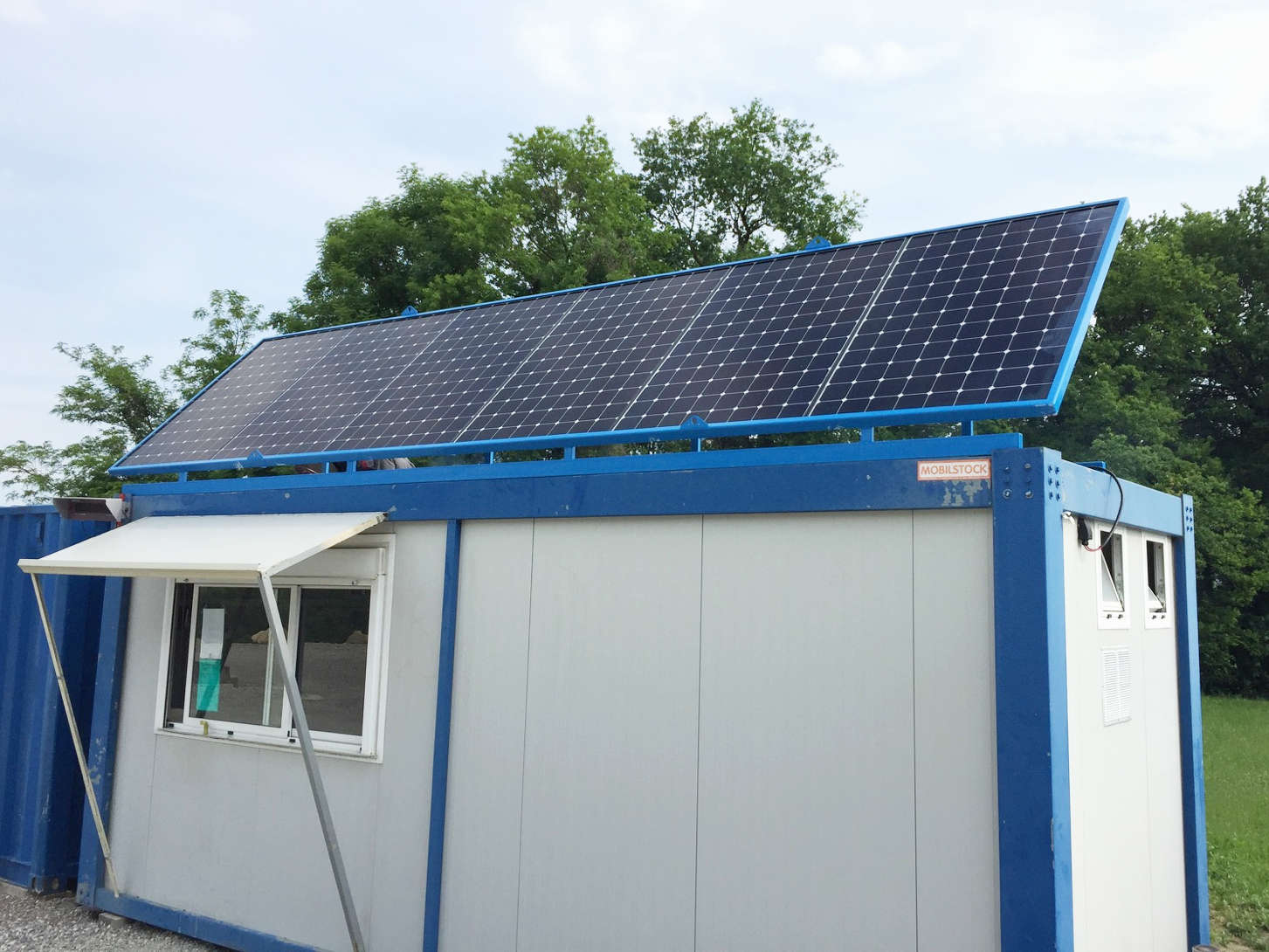 découvrez comment produire votre propre alimentation grâce à l'énergie solaire avec des panneaux solaires. apprenez les avantages d'une approche durable pour alimenter votre maison tout en réduisant vos frais énergétiques.