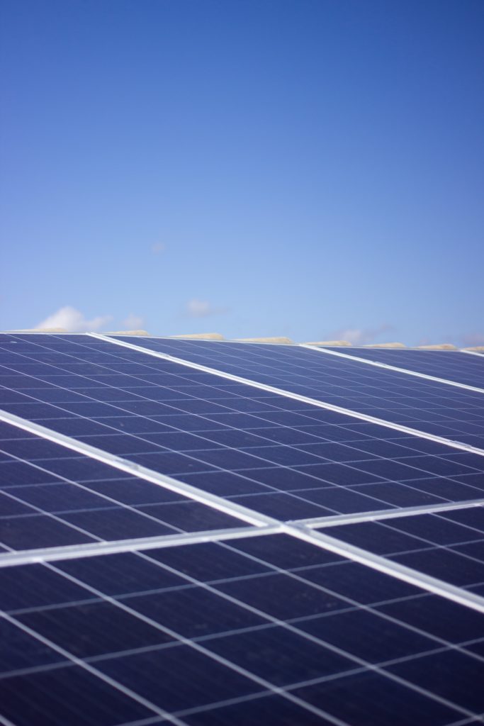 découvrez les services d'un artisan photovoltaïque en vendée (85) pour accompagner votre transition vers les énergies renouvelables. bénéficiez d'une expertise locale pour l'installation de panneaux solaires, l'optimisation de votre consommation d'énergie et des solutions adaptées à vos besoins. profitez d'une énergie propre et contribuez à la protection de l'environnement.