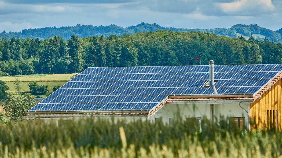 découvrez l'assurance décennale pour vos installations photovoltaïques, un indispensable pour protéger vos travaux contre les défauts de construction. assurez votre tranquillité d'esprit et sécurisez votre investissement grâce à une couverture adaptée aux risques spécifiques des panneaux solaires.