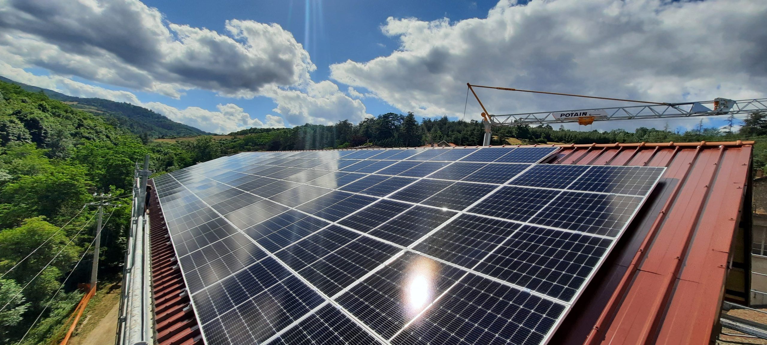 découvrez l'autoconsommation, une solution énergétique durable qui vous permet de produire et d'utiliser votre propre électricité. apprenez comment réduire vos factures d'énergie tout en contribuant à la transition écologique grâce à des panneaux solaires et d'autres technologies renouvelables.