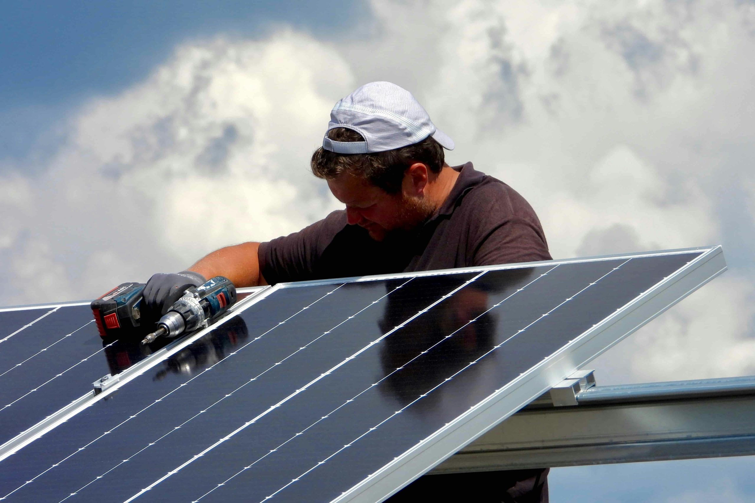 découvrez les avantages de l'autoconsommation avec des panneaux solaires. optimisez votre facture d'électricité, réduisez votre empreinte carbone et profitez d'une énergie durable. informez-vous sur les solutions adaptées à vos besoins pour un avenir énergétique responsable.