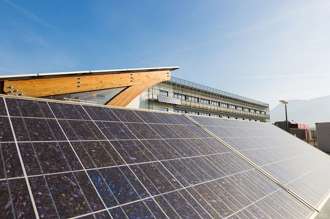découvrez comment les panneaux photovoltaïques à fabrègues peuvent vous offrir une autonomie énergétique durable. optimisez votre consommation d'énergie et réduisez vos factures grâce à des solutions solaires adaptées à vos besoins.