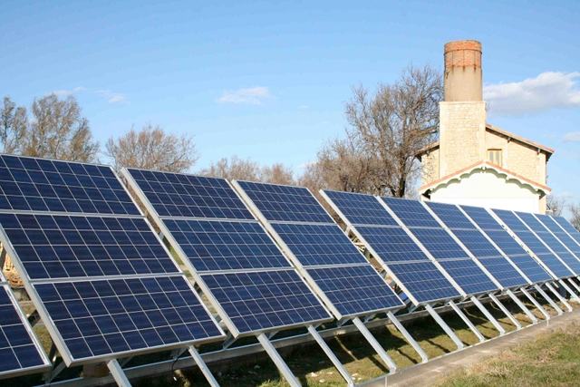 découvrez comment l'autonomie énergétique photovoltaïque peut transformer votre consommation d'énergie grâce à des solutions durables et économiques. optez pour une indépendance énergétique avec des systèmes solaires adaptés à vos besoins.