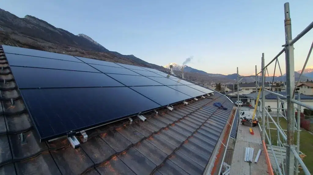 découvrez comment le valais tire parti de l'autonomie énergétique grâce à l'énergie photovoltaïque. explorez les solutions durables et innovantes qui positionnent cette région à la pointe de la transition énergétique.
