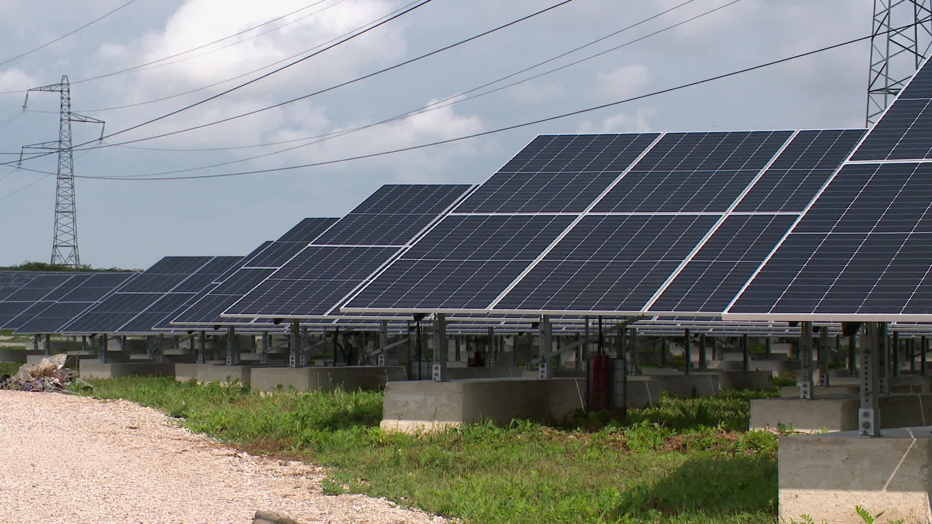 découvrez comment maximiser votre indépendance énergétique grâce à l'autonomie photovoltaïque. apprenez les avantages des panneaux solaires, leur installation et leur rôle dans la transition vers une énergie durable et respectueuse de l'environnement.