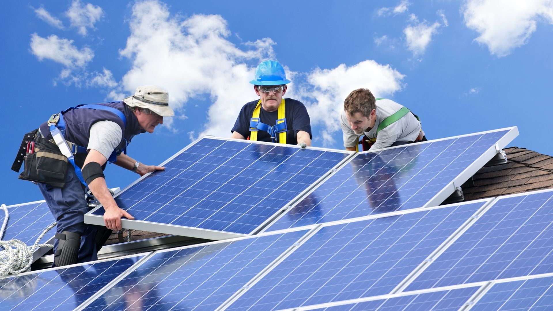 découvrez les avantages de l'énergie solaire : une solution renouvelable et durable qui réduit vos factures d'électricité, diminue votre empreinte carbone et valorise votre patrimoine. profitez d'une énergie propre et accessible tout en contribuant à la transition énergétique.
