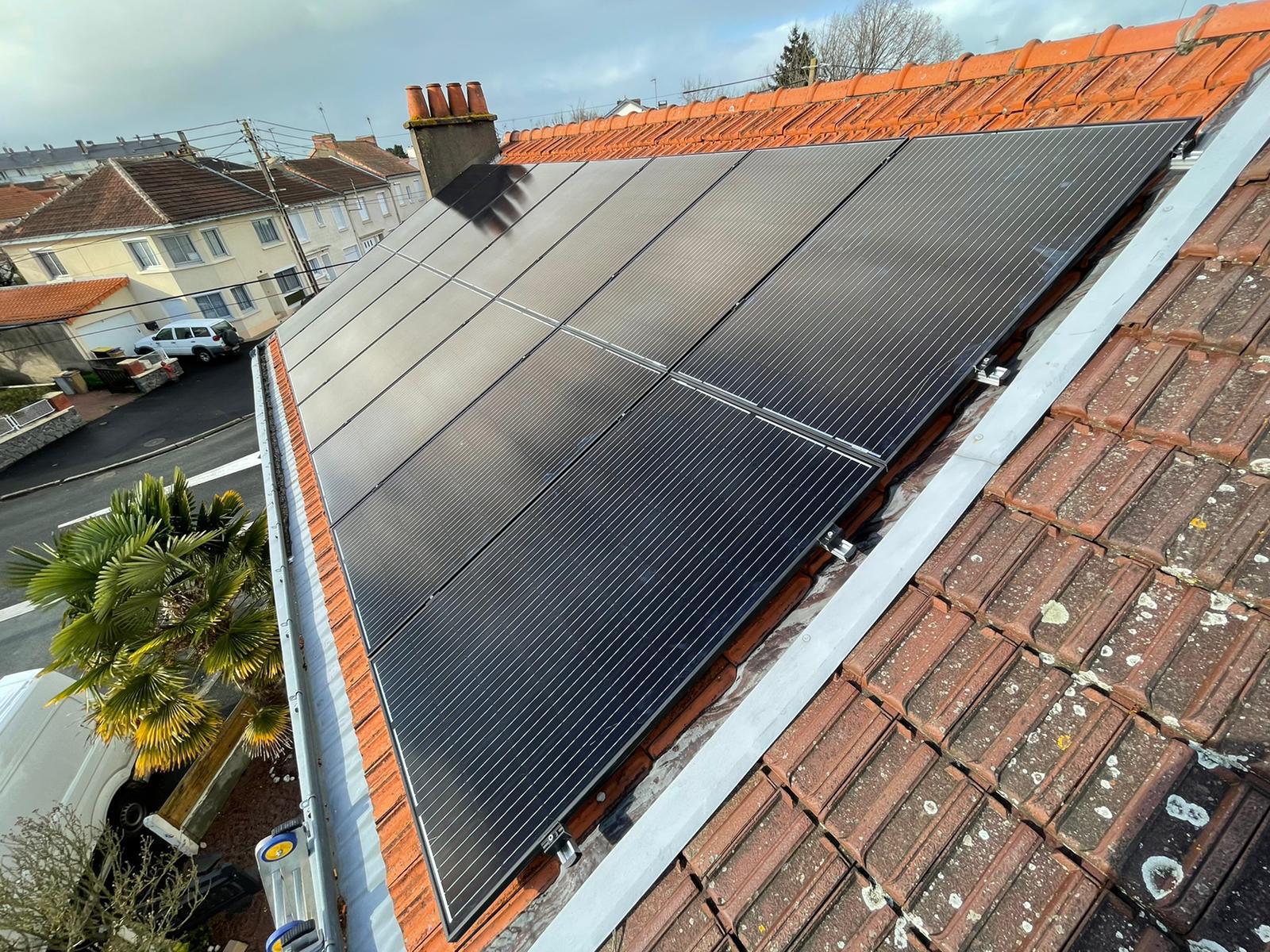 découvrez les nombreux avantages d'engager un installateur photovoltaïque à clermont. profitez d'une énergie renouvelable, réduisez vos factures d'électricité et contribuez à la protection de l'environnement tout en bénéficiant d'un service professionnel et expert. transformez votre toit en source d'énergie grâce à des installations sur mesure adaptées à vos besoins.