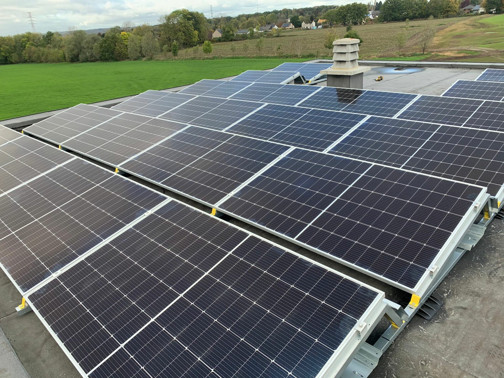 découvrez les nombreux avantages de faire appel à un installateur photovoltaïque dans le hainaut. profitez d'une énergie renouvelable, d'économies sur vos factures d'électricité et d'aides financières à l'installation. transformez votre maison en un espace éco-responsable tout en contribuant à la protection de l'environnement.