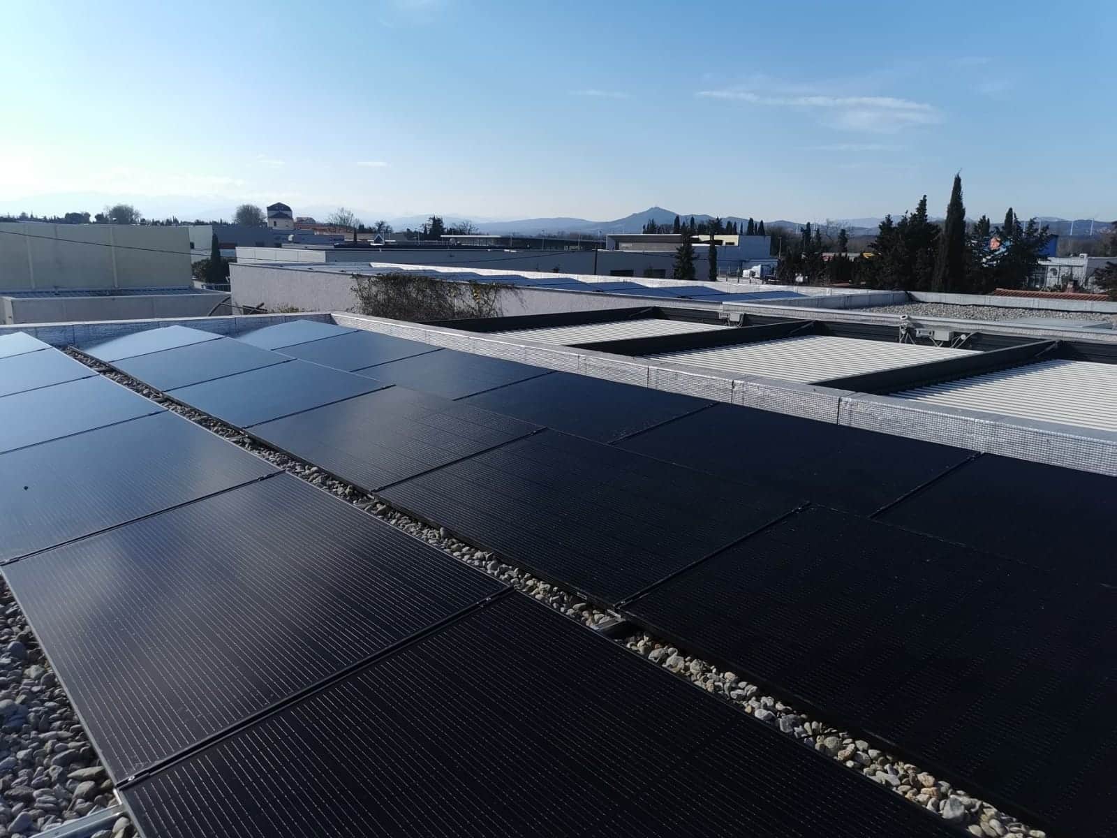 découvrez les nombreux avantages d'un installateur photovoltaïque à perpignan, y compris les économies d'énergie, les aides financières disponibles, et l'impact positif sur l'environnement. faites le choix d'une énergie renouvelable et durable pour votre maison.