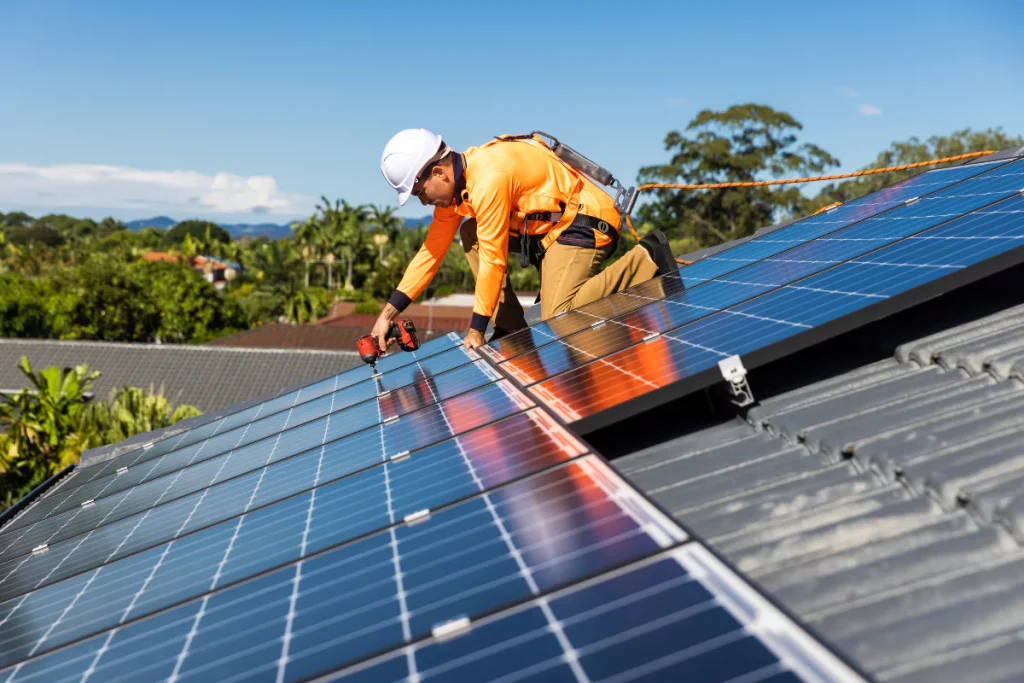 découvrez les nombreux avantages d'un installateur solaire, de l'expertise technique à des installations optimales, en passant par des conseils personnalisés pour maximiser vos économies d'énergie et réduire votre empreinte carbone.