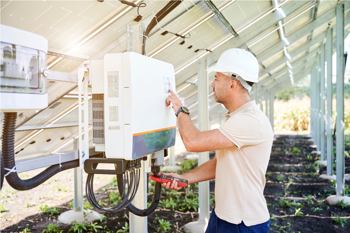 découvrez les nombreux avantages d'être monteur photovoltaïque, un métier d'avenir permettant de contribuer à la transition énergétique tout en profitant d'une forte demande sur le marché de l'emploi, d'une rémunération attractive et de la satisfaction de travailler sur des projets innovants et durables.