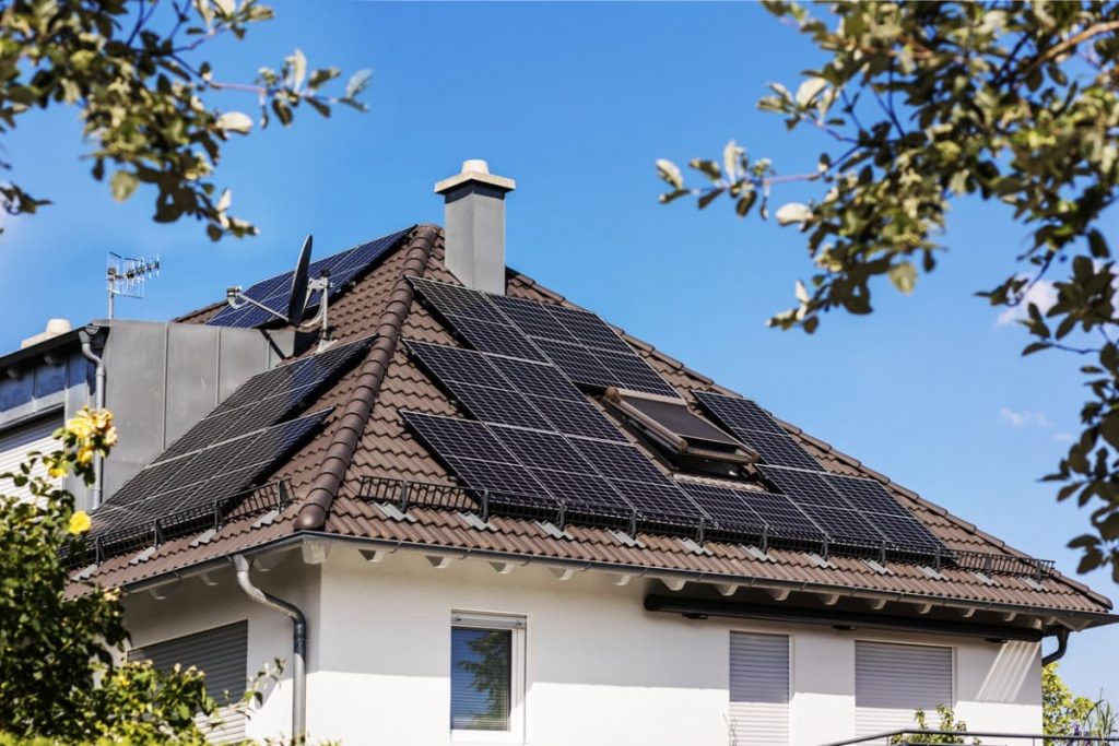 découvrez les nombreux avantages des panneaux photovoltaïques pour votre maison ou votre entreprise. bénéficiez d'économies d'énergie, d'une réduction de votre empreinte carbone, ainsi que de nombreuses aides financières. optez pour une solution durable et rentable tout en contribuant à la transition énergétique.
