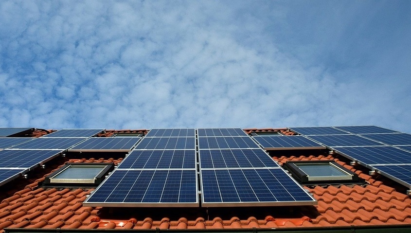 découvrez les avantages des panneaux photovoltaïques pour votre production d'énergie. réduction des factures, contribution à la protection de l'environnement et valorisation de votre patrimoine, les solutions photovoltaïques s'avèrent rentables et durables. optez pour une énergie renouvelable et faites des économies avec le solaire !