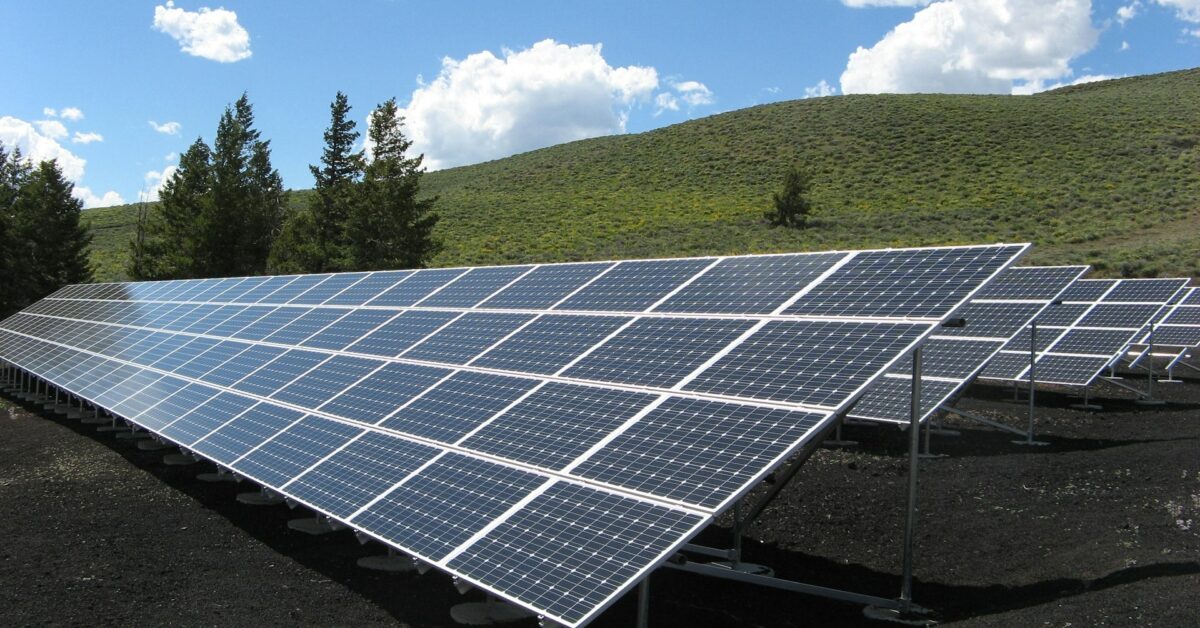 découvrez les perspectives d'avenir des panneaux photovoltaïques, une solution innovante et durable pour la production d'énergie renouvelable. explorez les avancées technologiques, les bénéfices économiques et l'impact environnemental de cette énergie propre.