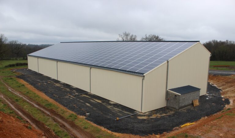 découvrez les tarifs du bâtiment agricole en photovoltaïque, une solution innovante et écologique pour produire de l'énergie tout en valorisant vos constructions agricoles. obtenez des informations détaillées sur les coûts, les subventions disponibles et les avantages d'investir dans l'énergie solaire pour votre exploitation.