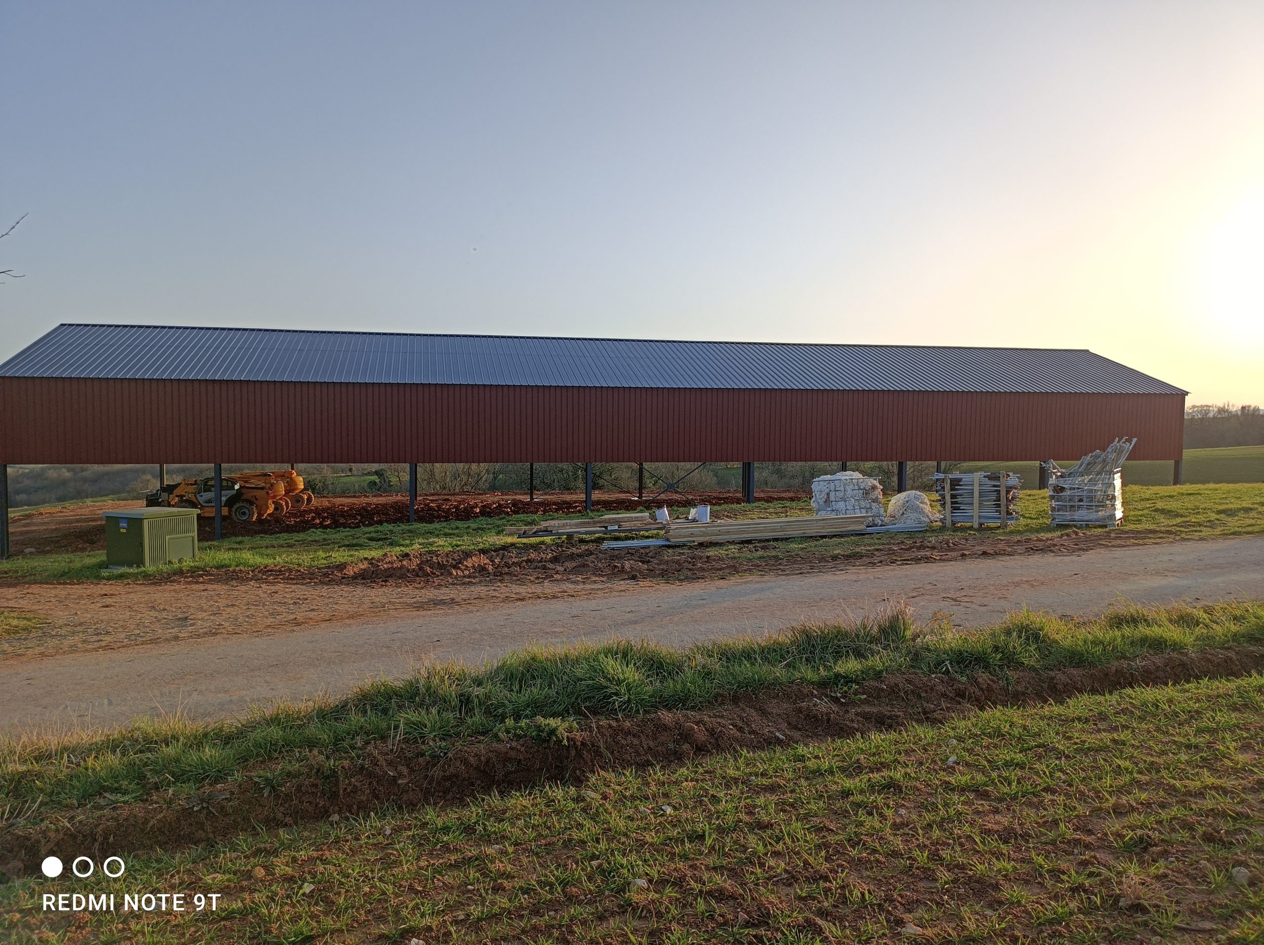 découvrez comment obtenir un bâtiment photovoltaïque gratuit grâce à des subventions et des solutions innovantes. optimisez votre consommation d'énergie tout en préservant l'environnement.