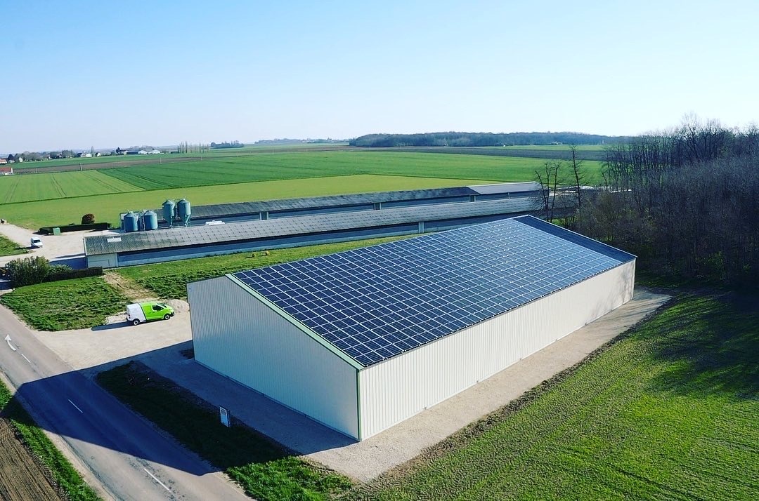 découvrez les avantages des bâtiments photovoltaïques, une solution innovante pour produire de l'énergie renouvelable tout en réduisant votre empreinte carbone. optimisez votre consommation énergétique et contribuez à la protection de l'environnement grâce à des infrastructures modernes et durables.
