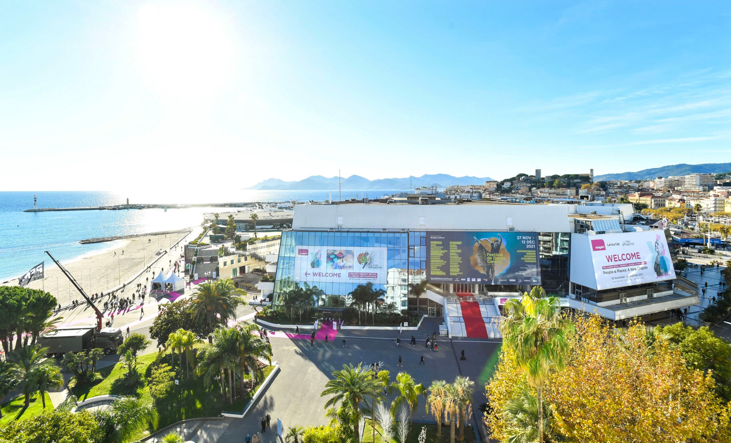 découvrez le festival de cannes 2023 sous le signe de l'éco-responsabilité. explorez les initiatives durables, les projections de films engagés et les actions prises pour protéger notre planète tout en célébrant l'art cinématographique. engagez-vous avec nous pour un cinéma plus vert!