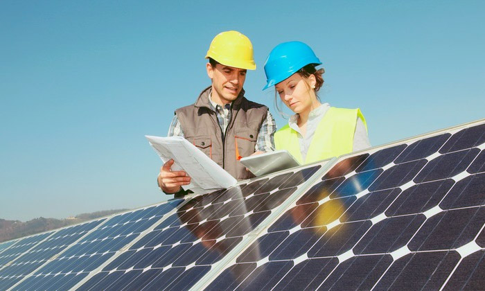 découvrez les opportunités de carrière en tant qu'installateur photovoltaïque : un métier d'avenir alliant technologie, durabilité et énergie renouvelable. apprenez les compétences nécessaires pour contribuer à la transition énergétique tout en bénéficiant d'une demande croissante sur le marché de l'emploi.