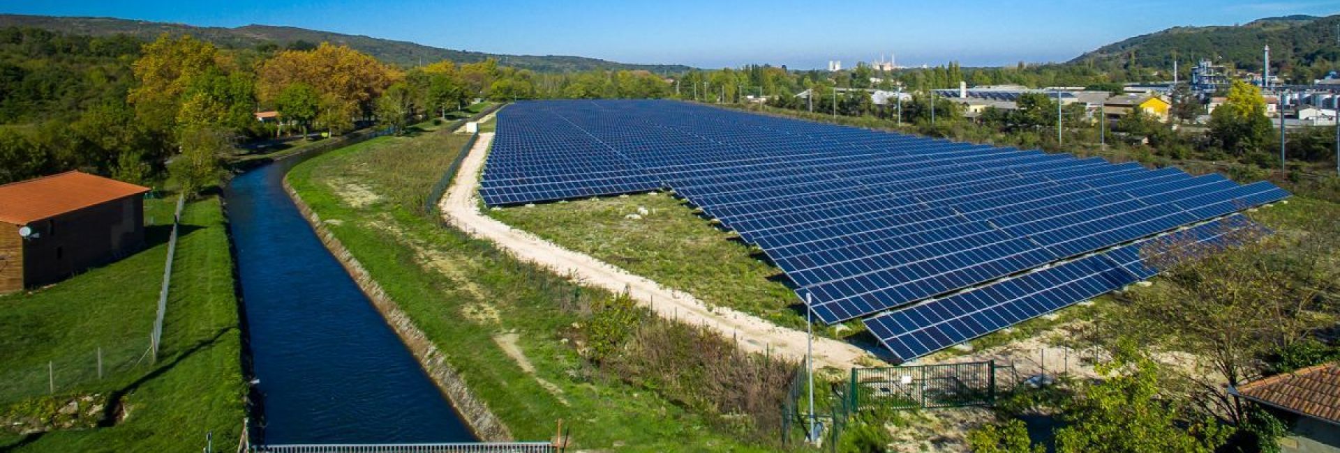 découvrez les avantages des centrales solaires photovoltaïques : une énergie propre, renouvelable et rentable. informez-vous sur leur fonctionnement, leur contribution à la transition énergétique et comment elles peuvent réduire votre facture d'électricité tout en protégeant l'environnement.