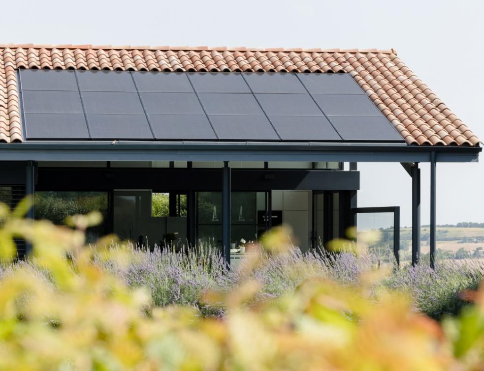 découvrez notre formation photovoltaïque complète pour maîtriser les techniques d'installation, d'entretien et d'optimisation des systèmes solaires. devenez un expert en énergies renouvelables et contribuez à un avenir durable.