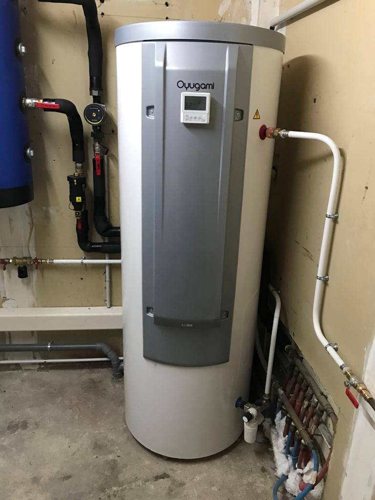 découvrez les différences entre les chauffe-eaux thermodynamiques et électriques. comparez leur efficacité énergétique, leur coût d'installation et d'utilisation pour faire le meilleur choix pour votre domicile. informez-vous sur les avantages écologiques et les performances de chaque système.