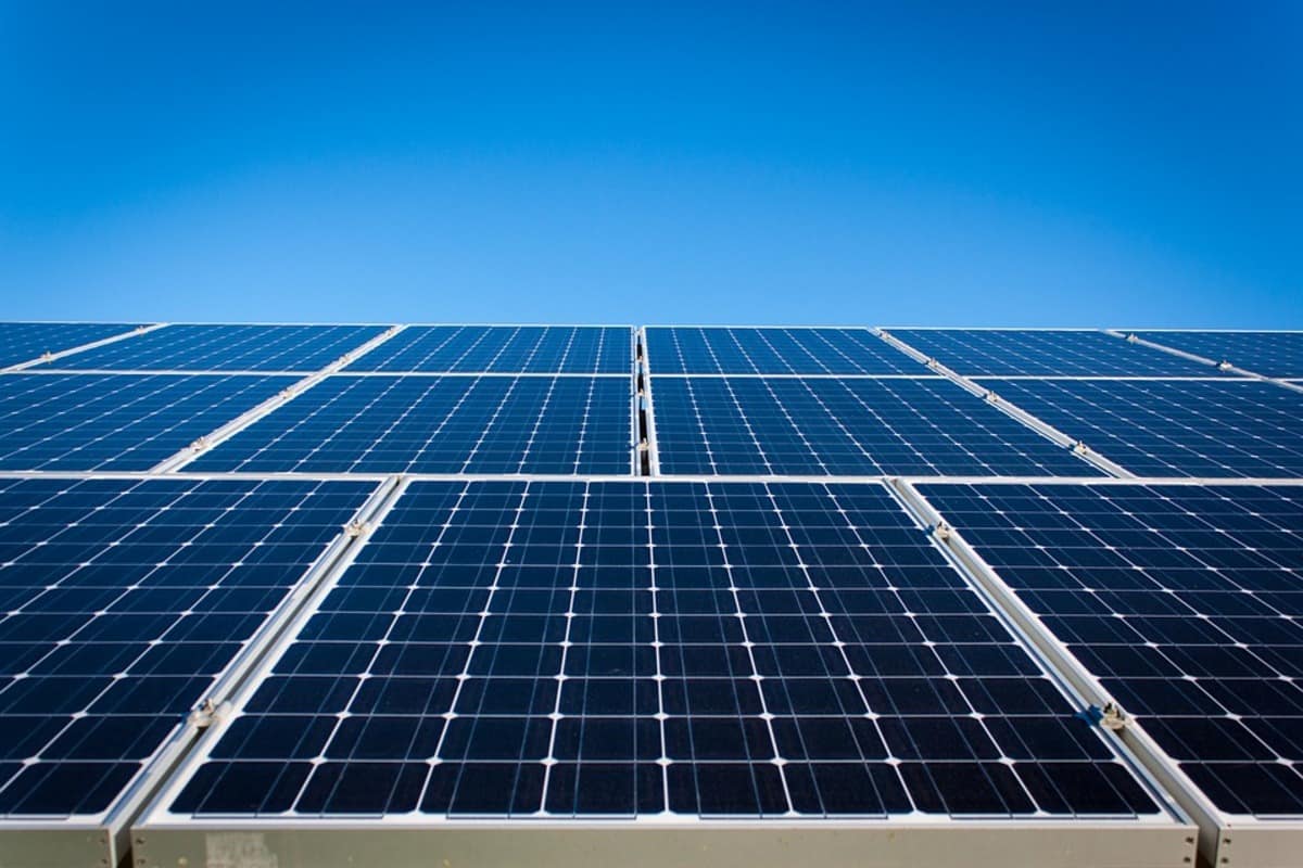 découvrez comment choisir un fournisseur de panneaux photovoltaïques fiable pour garantir la qualité de votre installation solaire. obtenez des conseils sur les critères essentiels à considérer, tels que la réputation, les certifications et le service après-vente.