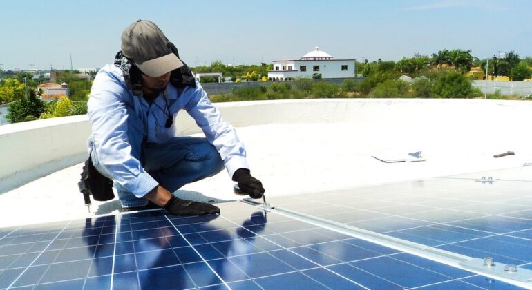 découvrez comment choisir le meilleur installateur de panneaux photovoltaïques en sarthe. comparez les offres, vérifiez les certifications et profitez d'une installation de qualité pour réduire votre facture énergétique et contribuer à la transition énergétique.