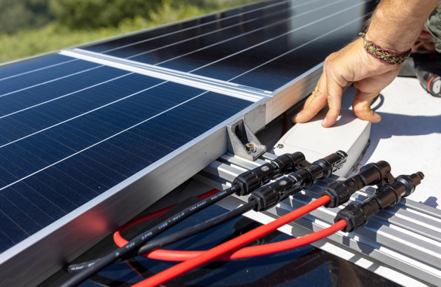 découvrez comment choisir le bon installateur de panneaux solaires pour votre projet. obtenez des conseils sur l'évaluation des qualifications, des expériences et des avis clients afin d'assurer une installation efficace et durable de votre système solaire.