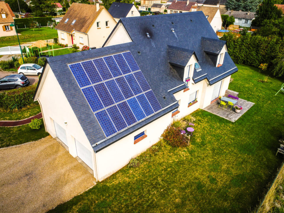 découvrez comment choisir le bon installateur de panneaux solaires pour optimiser votre système énergétique. comparez les compétences, les certifications et les avis clients pour faire un choix éclairé et profitez des avantages des énergies renouvelables.