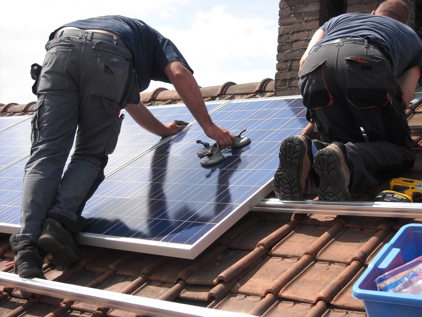 découvrez comment choisir un installateur photovoltaïque dans l'hérault pour maximiser l'efficacité de votre projet d'énergie solaire. obtenez des conseils pratiques, des critères de sélection essentiels et des informations sur les entreprises locales fiables.