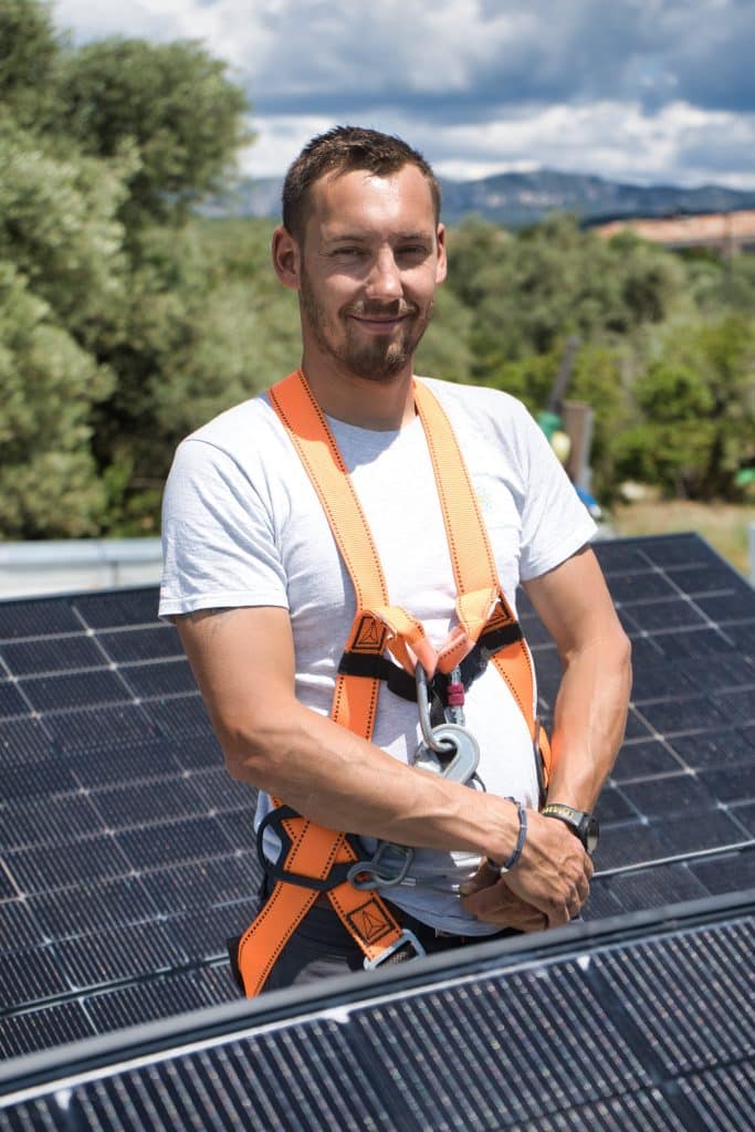 découvrez comment choisir le meilleur installateur photovoltaïque en paca pour optimiser votre production d'énergie solaire. comparez les qualifications, les avis et les prix pour faire le choix qui correspond à vos besoins.