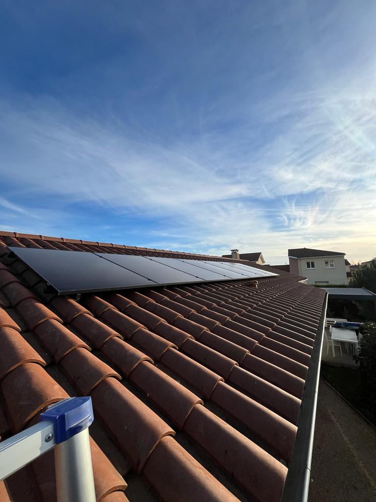 découvrez comment choisir un installateur photovoltaïque à roanne. obtenez des conseils pratiques pour sélectionner un professionnel qualifié, évaluer les devis et garantir l'installation efficace de votre système solaire.