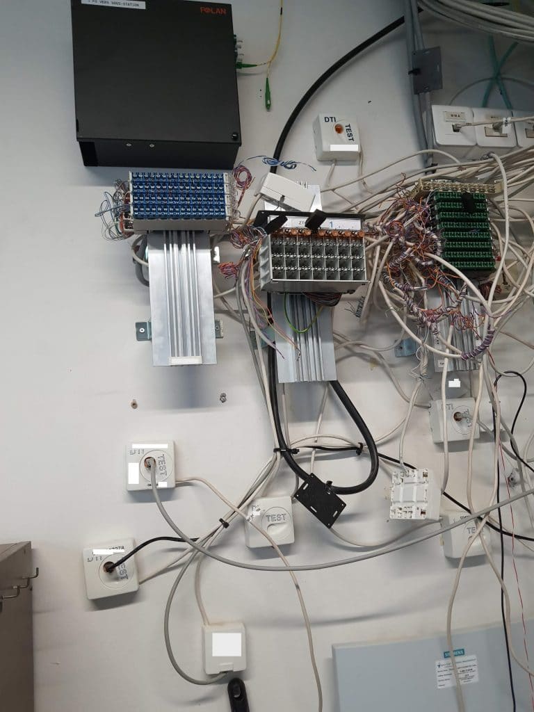 découvrez comment choisir le meilleur installateur réseau pour vos besoins. obtenez des conseils pratiques sur les critères à considérer, les compétences essentielles et les questions à poser pour garantir une installation réseau fiable et performante.