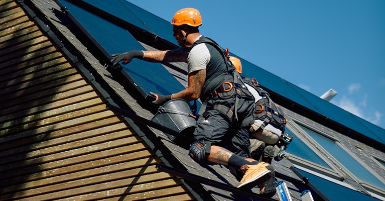 découvrez comment choisir un installateur solaire certifié pour garantir l'efficacité et la qualité de votre installation photovoltaïque. profitez des conseils pratiques et des critères essentiels pour faire le bon choix et maximiser votre investissement en énergie renouvelable.