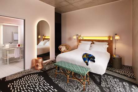 découvrez nos solutions de climatisation à lille pour un confort optimal durant les chaudes journées d'été. profitez d'installations professionnelles et d'un service de qualité pour maintenir votre intérieur frais.