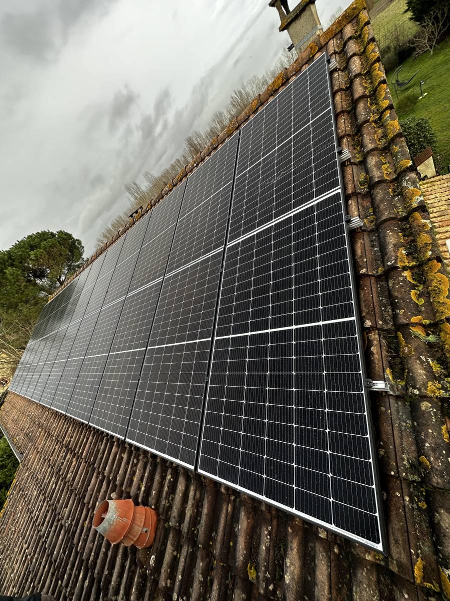 découvrez comment optimiser l'installation de panneaux solaires sur une maison de 150m2. profitez d'un guide complet pour maximiser votre rendement énergétique tout en réduisant votre facture d'électricité.