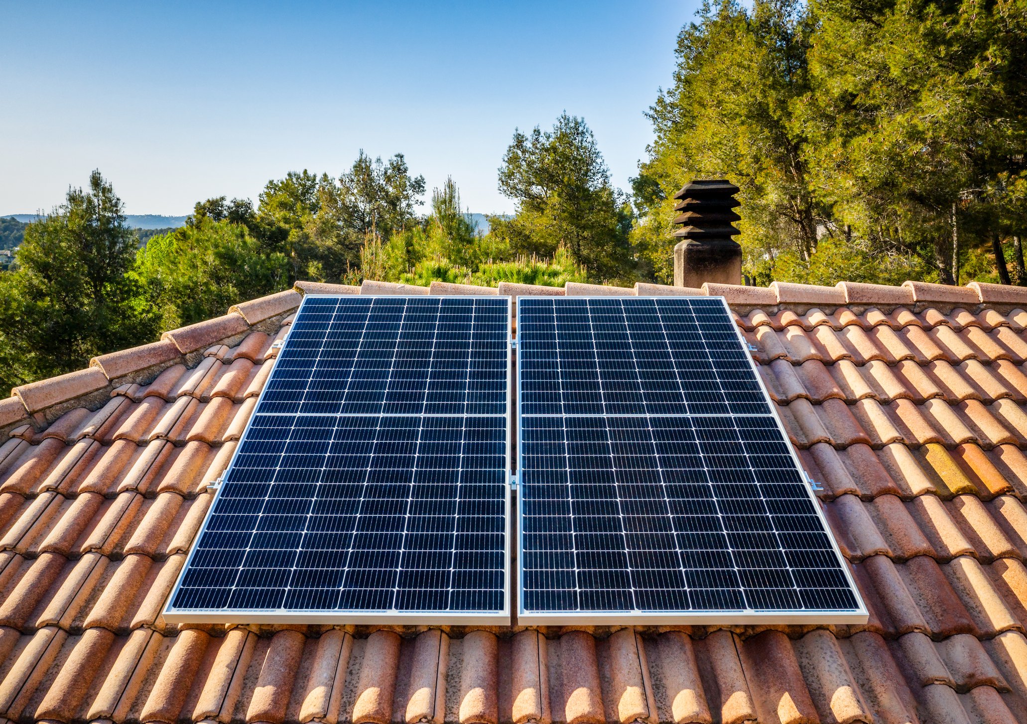 découvrez comment installer des panneaux photovoltaïques chez vous. suivez nos conseils pratiques pour optimiser votre production d'énergie solaire et réduire votre facture d'électricité tout en contribuant à un avenir durable.