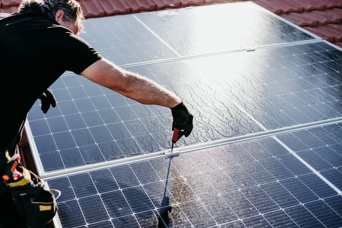 découvrez notre comparatif des installateurs de panneaux photovoltaïques pour vous aider à choisir le meilleur professionnel. comparez les offres, les avis et les certifications pour une installation réussie et adaptée à vos besoins.