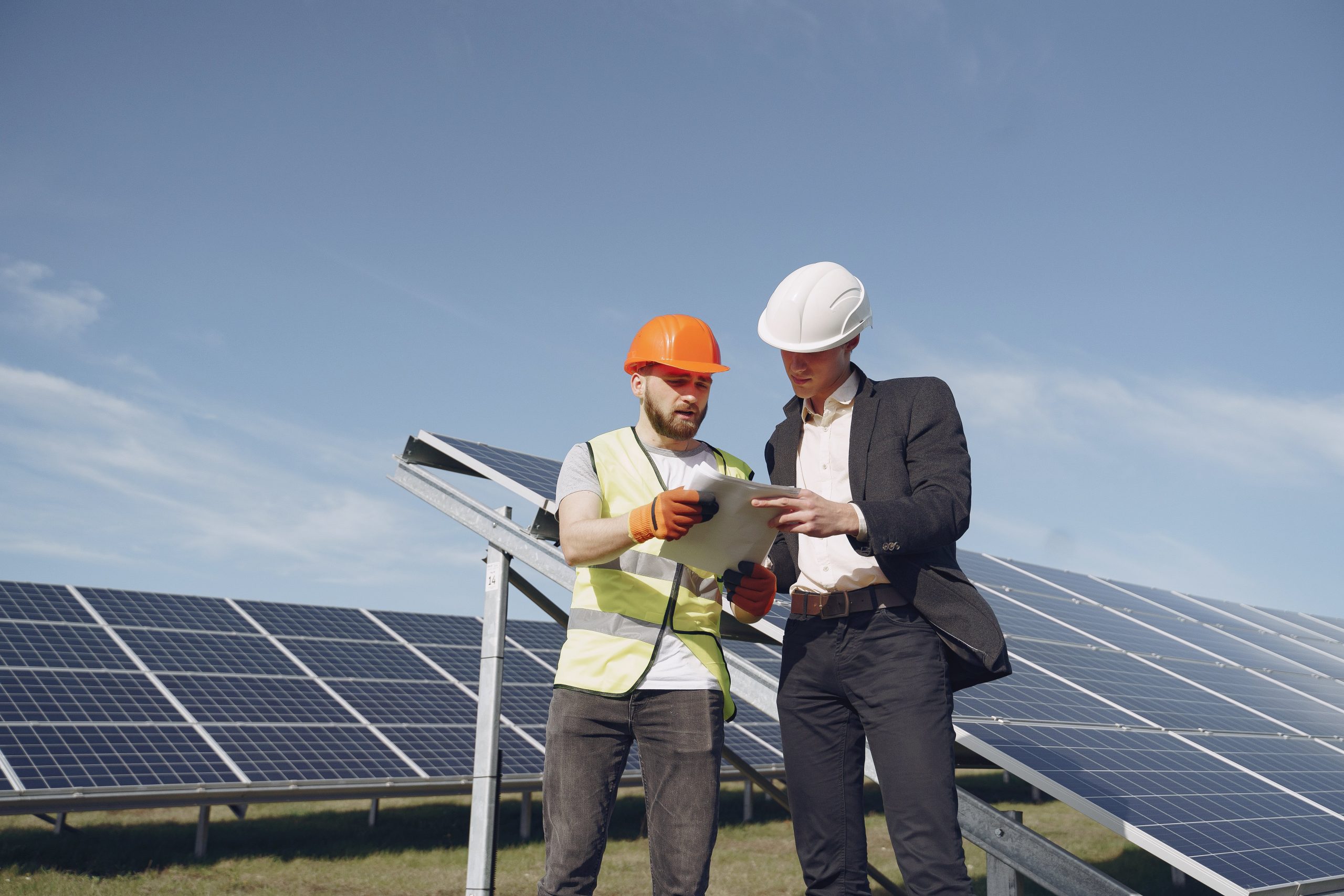 découvrez les compétences essentielles dans le domaine de l'énergie solaire. apprenez comment acquérir les connaissances nécessaires pour concevoir, installer et entretenir des systèmes photovoltaïques efficaces, tout en contribuant à la transition énergétique.
