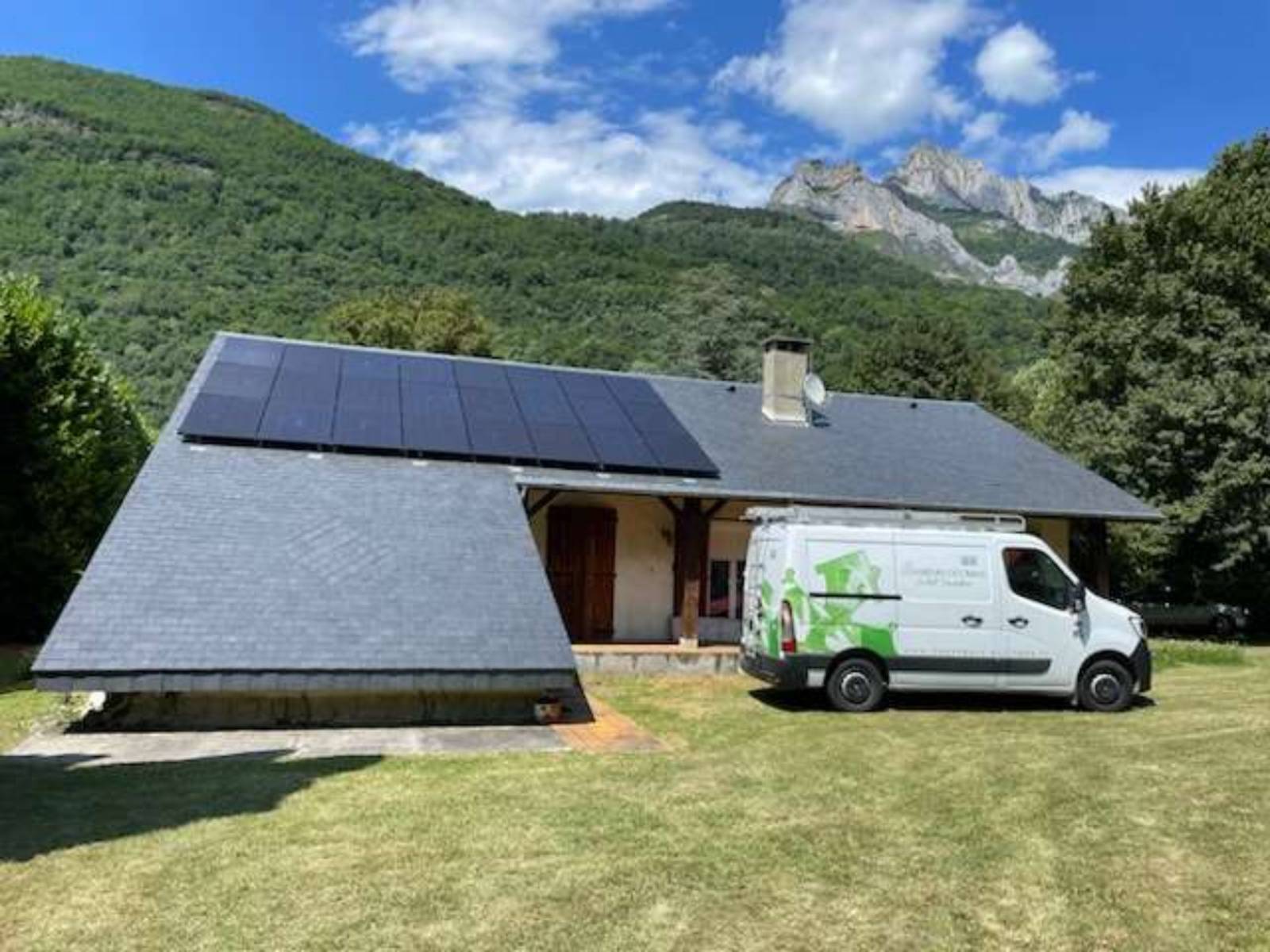 découvrez le coût de l'installation photovoltaïque et les bénéfices qu'elle peut apporter à votre domicile. informez-vous sur les différents facteurs influençant le prix, les aides financières disponibles et les économies d'énergie réalisables grâce à l'énergie solaire.